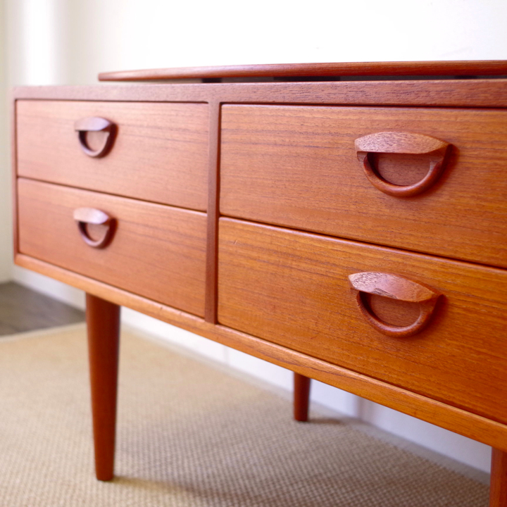 カイ・クリスチャンセンのTVボード(チーク)をアップしました｜news