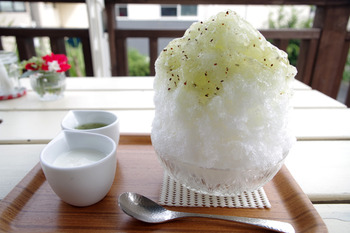 見た目もすずやか、かき氷でクールダウン