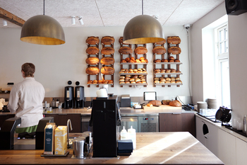 【北欧だより】コーヒーには カルダモンロールもね