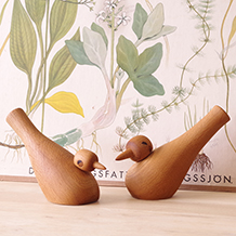 Pair of birds figurine in oak