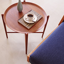 Folding tray table in teak