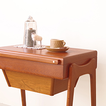Flip-up sewing table