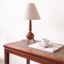 Tripod table lamp in solid teak (large)