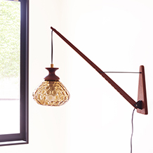 Movable wall lamp in solid teak