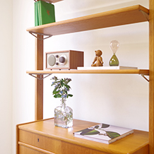 Bookshelf with sliding doors & key in oak