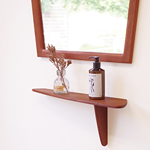 Wall shelf in solid teak