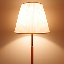 Floor lamp in solid teak