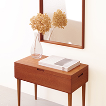 Sewing table in teak