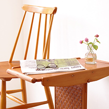 Folding table in beech & rattan