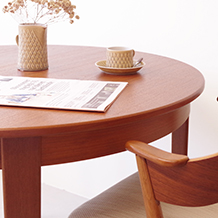Round dining table with 1ex. in teak