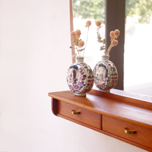Medium mirror with shelf