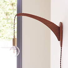 Wall lamp in solid teak