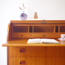Roll top bureau with key