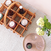 Bottle basket with handle in rattan