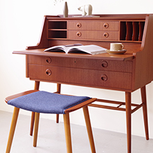 Stool in teak