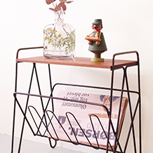 Side table with magazine rack