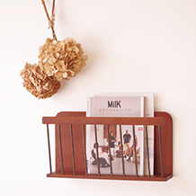 Wall newspaper rack in solid teak and brass