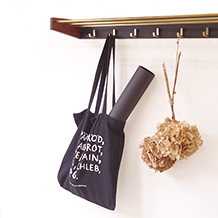 Wall mounted coat rack with shelf