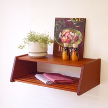 Wall shelf in teak