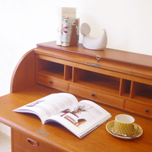 Roll top bureau with key