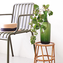 Flower stand in rattan & glass