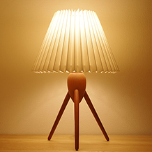 Tripod table lamp in solid teak