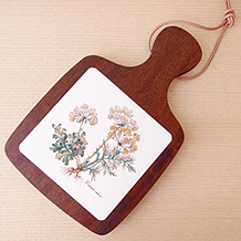 Wooden cheeze board with botanical tile