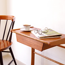 Cantilever side table in teak & oak
