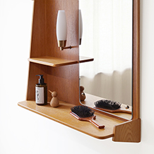 Wall unit shelf with lamp in oak