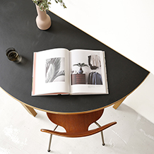 Alvar Aalto /artek Table 95 (half-round / black)