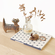 Small mouse figurine in solid pine