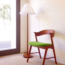 Floor lamp in teak