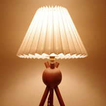 Table lamp in solid teak