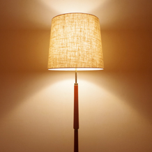 Floor lamp with telescopic in teak