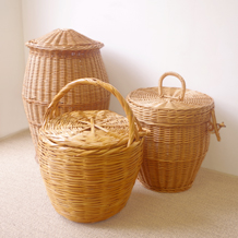 Laundry basket with lid