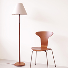 Floor lamp in solid teak