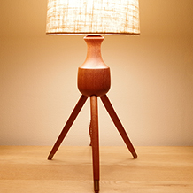 Tripod table lamp in solid teak