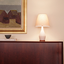 Drop shaped table lamp in glass and teak