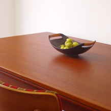 Dining table with 2extra leaves