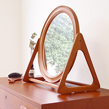 Pedersen&Hansen / Circular standing mirror in teak