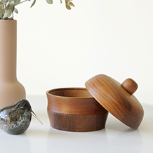 Canister in solid teak