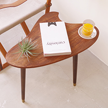 Organically shaped table table with tray