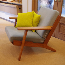 Hans.J.WegnerのGE290ソファなど複数アップしました。