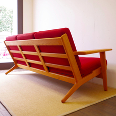 [VINTAGE] 張替代込 Hans.J.Wegner 3人掛ソファGE290をアップしました