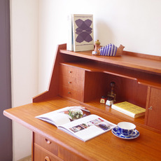 Bureau with keyをアップしました
