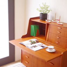 Bureau with keyをアップしました