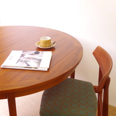 Round dining table with extra leafをアップしました