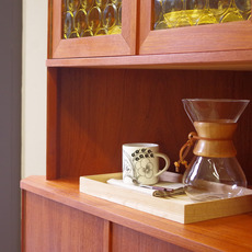 Corner cabinet with glass doors & key をアップしました