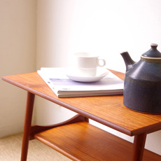 Side tableをアップしました