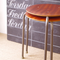 Stool in Mahoganyを２脚アップしました
